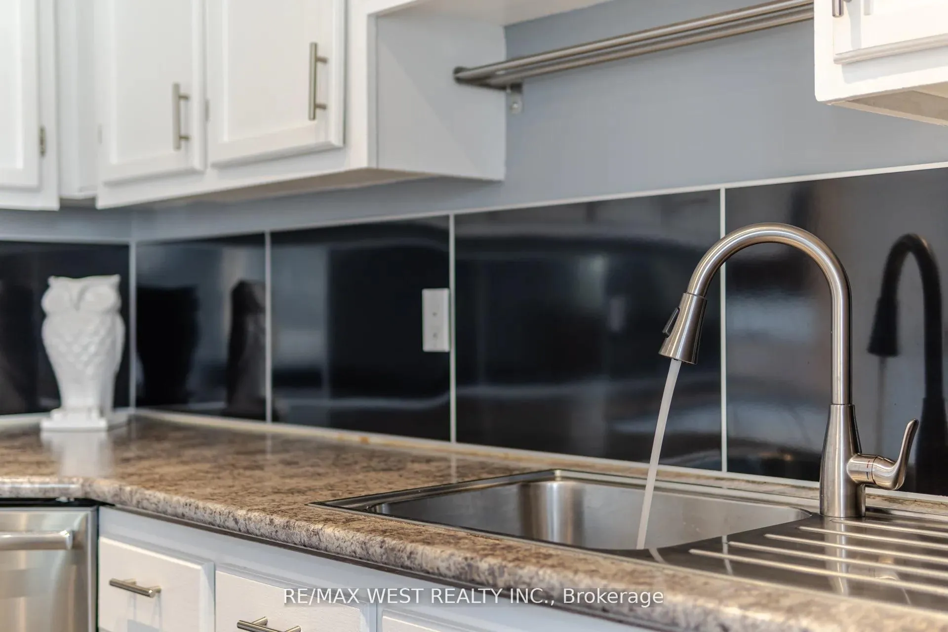 Photo 13 of Unit Upper, 75 Wright Crescent, Caledon, Bolton North — HOMEH