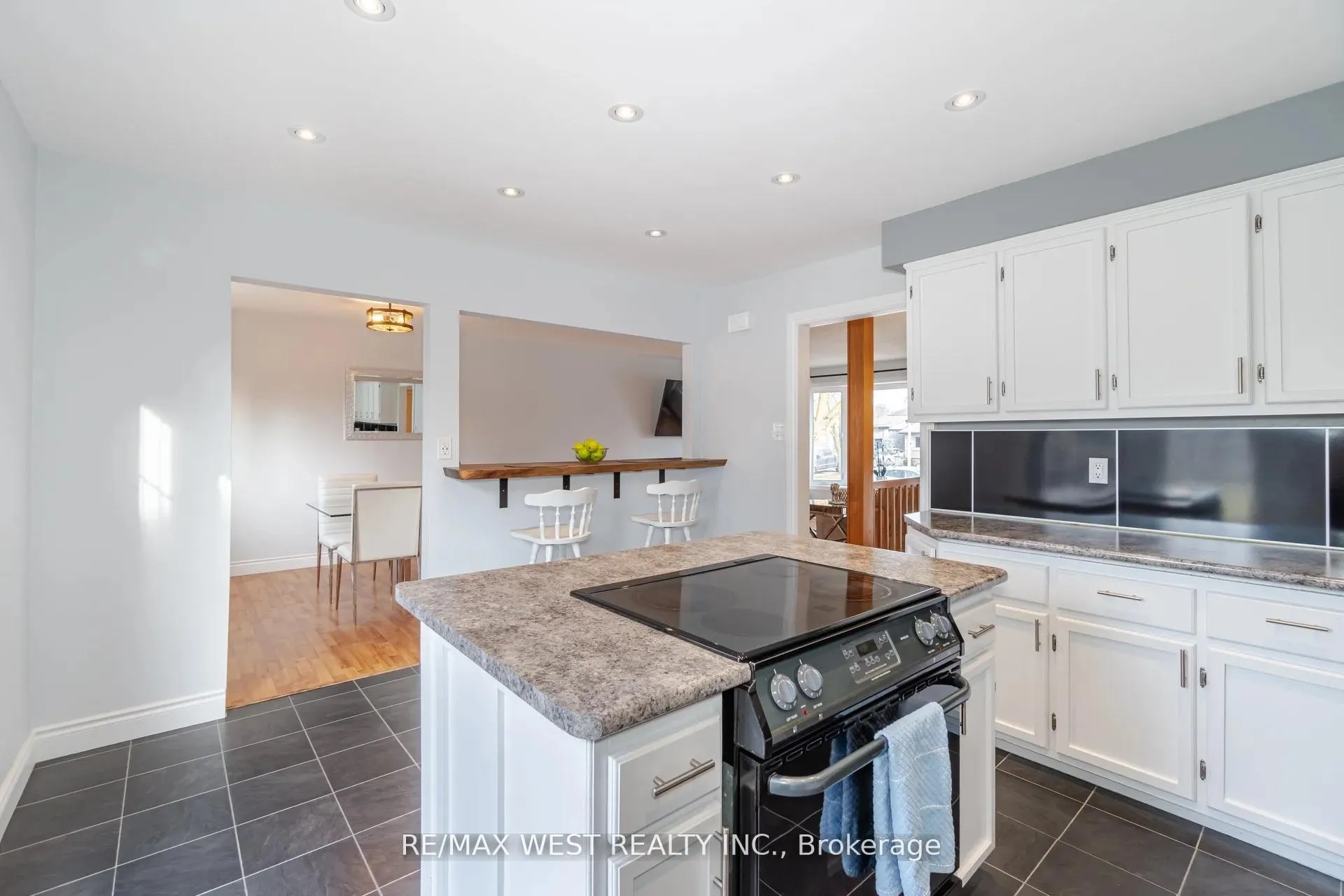 Photo 14 of Unit Upper, 75 Wright Crescent, Caledon, Bolton North — HOMEH