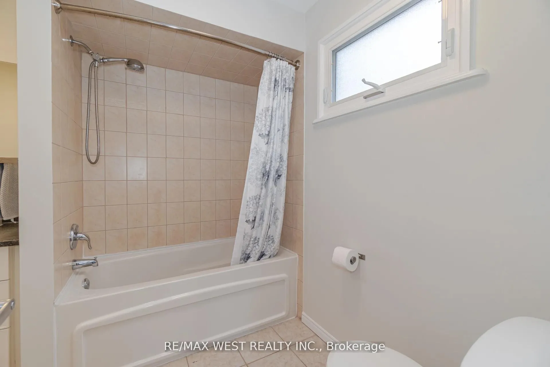 Photo 19 of Unit Upper, 75 Wright Crescent, Caledon, Bolton North — HOMEH