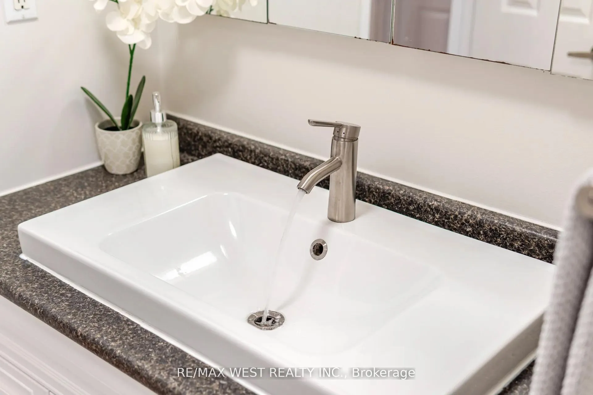 Photo 21 of Unit Upper, 75 Wright Crescent, Caledon, Bolton North — HOMEH