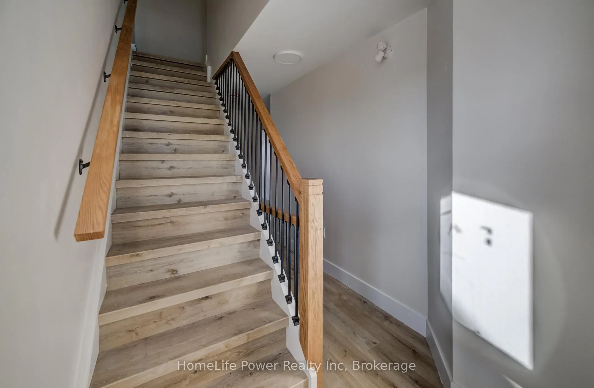 Photo 11 of Unit 2, 22 Grant Avenue, Hamilton, Landsdale — HOMEH