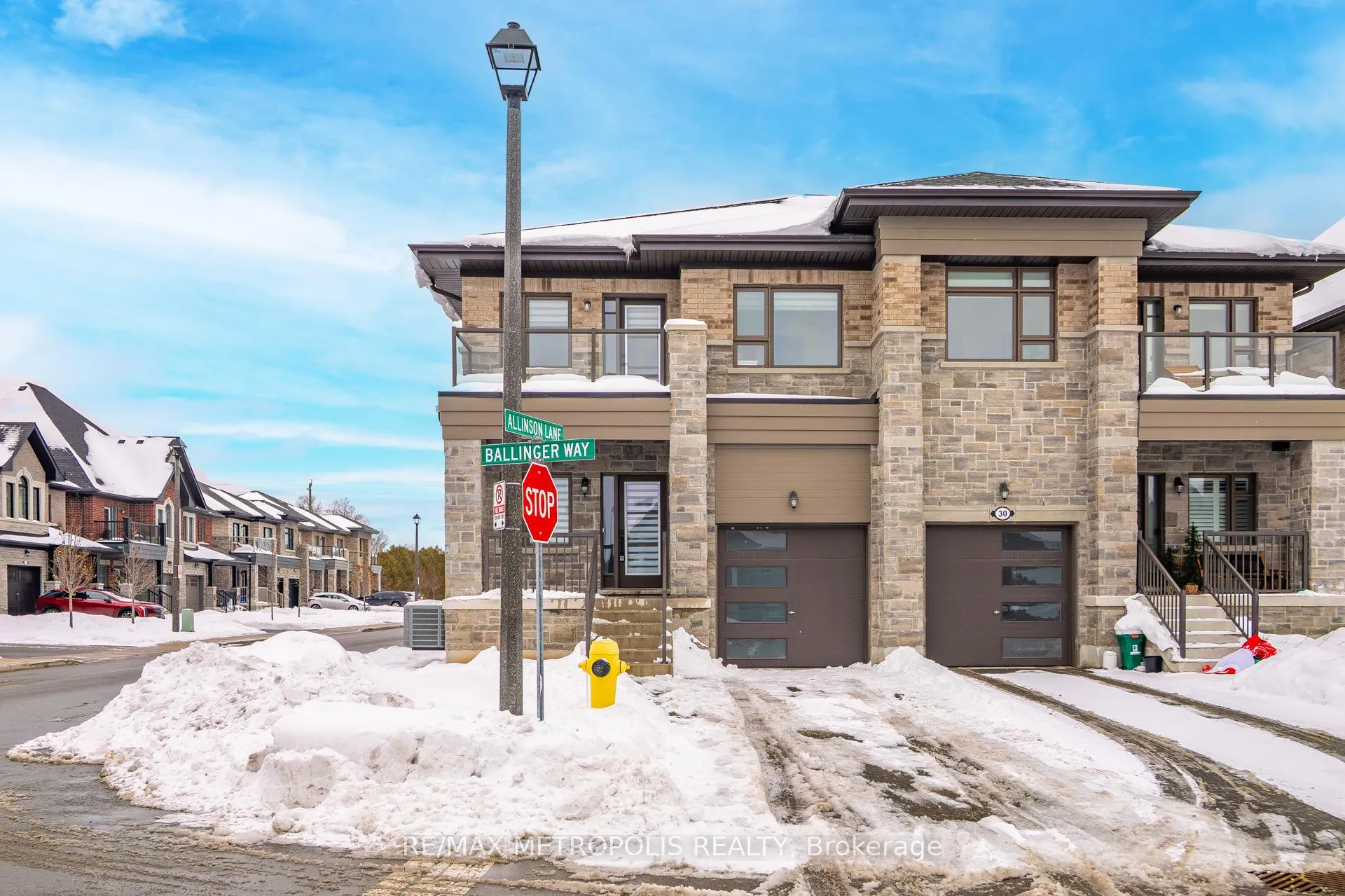 Photo 1 of 32 Ballinger Way, Uxbridge — HOMEH