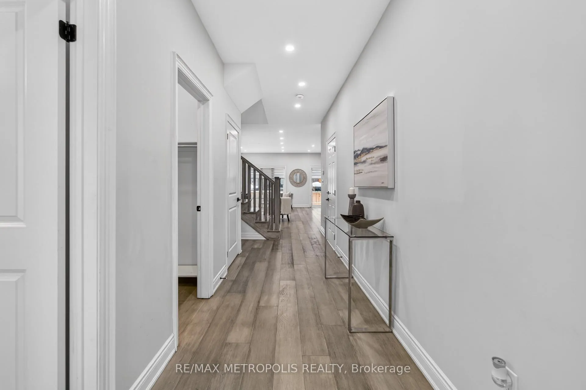 Photo 5 of 32 Ballinger Way, Uxbridge — HOMEH
