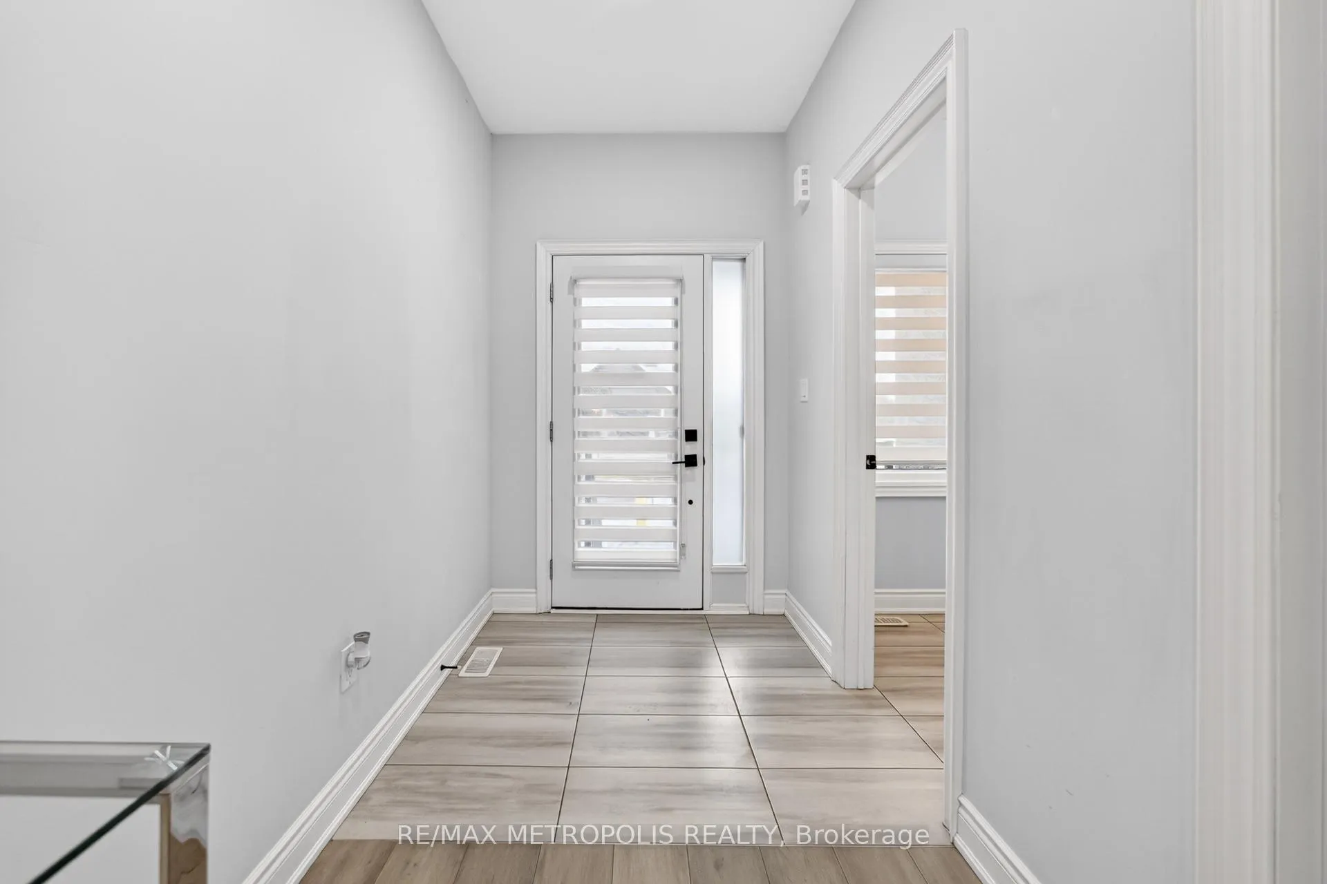 Photo 6 of 32 Ballinger Way, Uxbridge — HOMEH