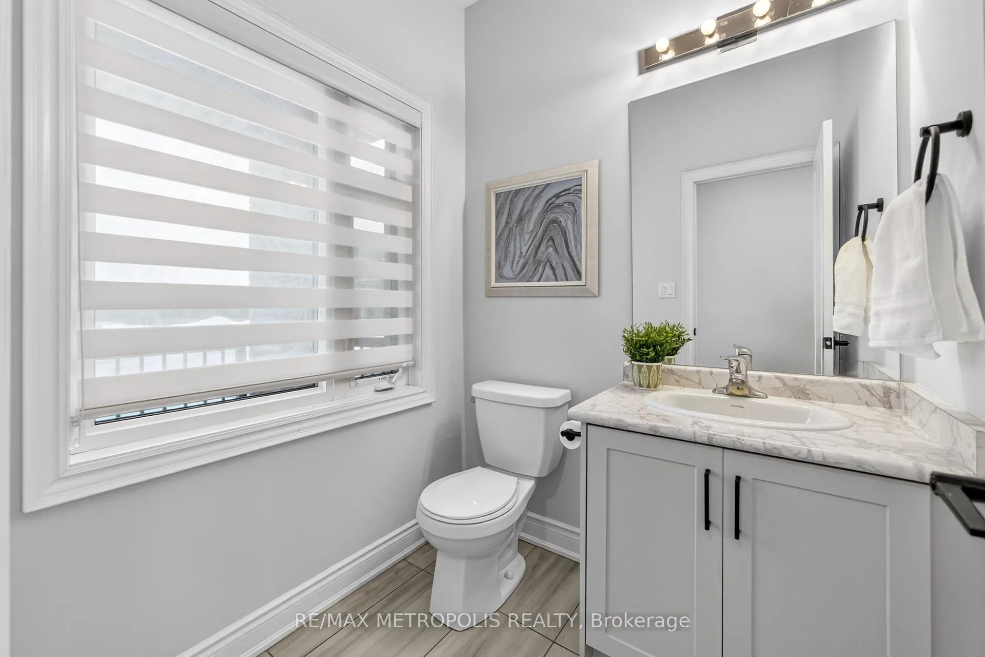 Photo 8 of 32 Ballinger Way, Uxbridge — HOMEH