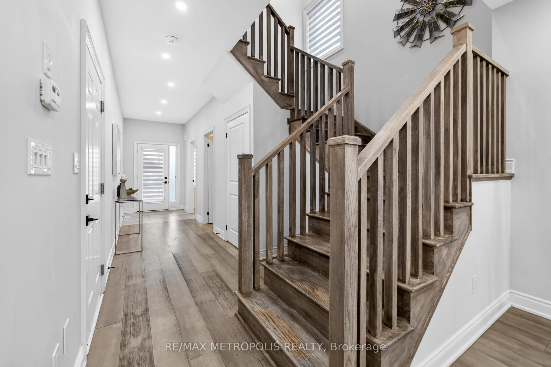 Photo 9 of 32 Ballinger Way, Uxbridge — HOMEH