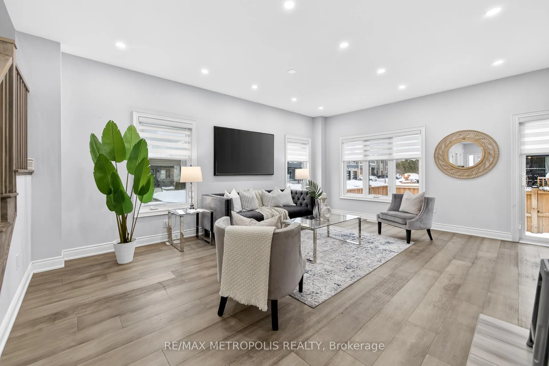 Photo 10 of 32 Ballinger Way, Uxbridge — HOMEH