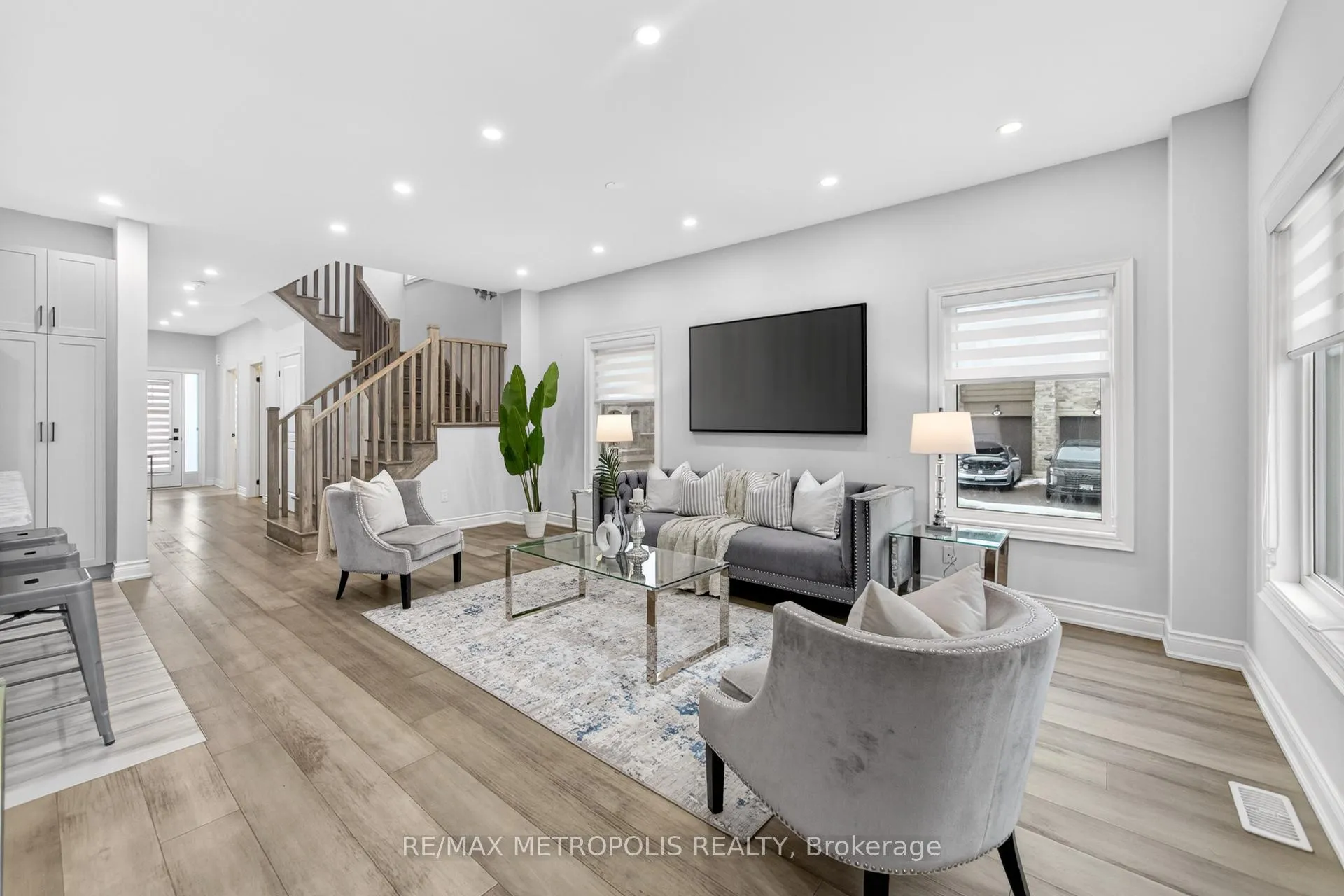 Photo 12 of 32 Ballinger Way, Uxbridge — HOMEH