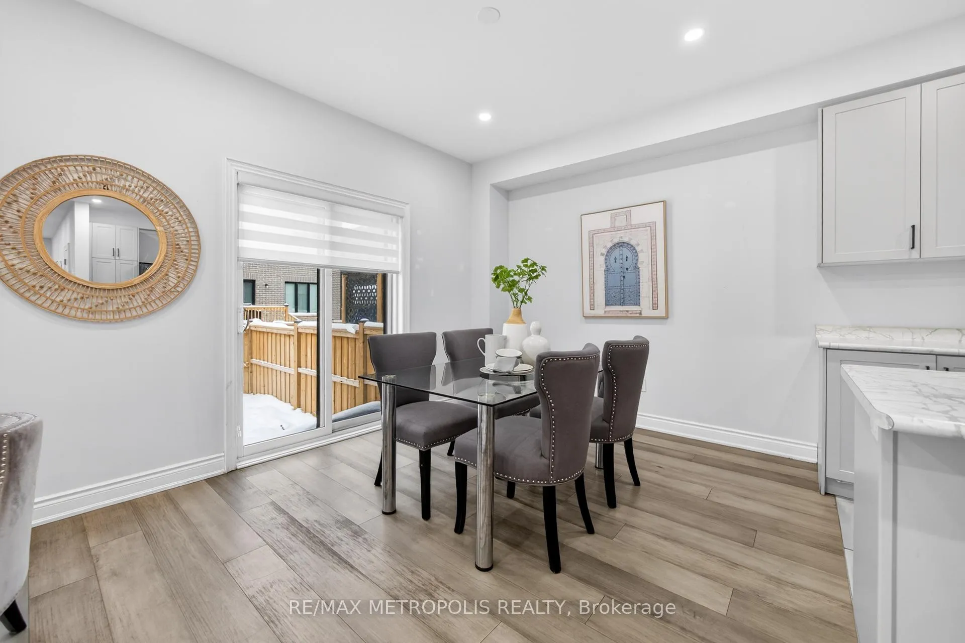Photo 14 of 32 Ballinger Way, Uxbridge — HOMEH