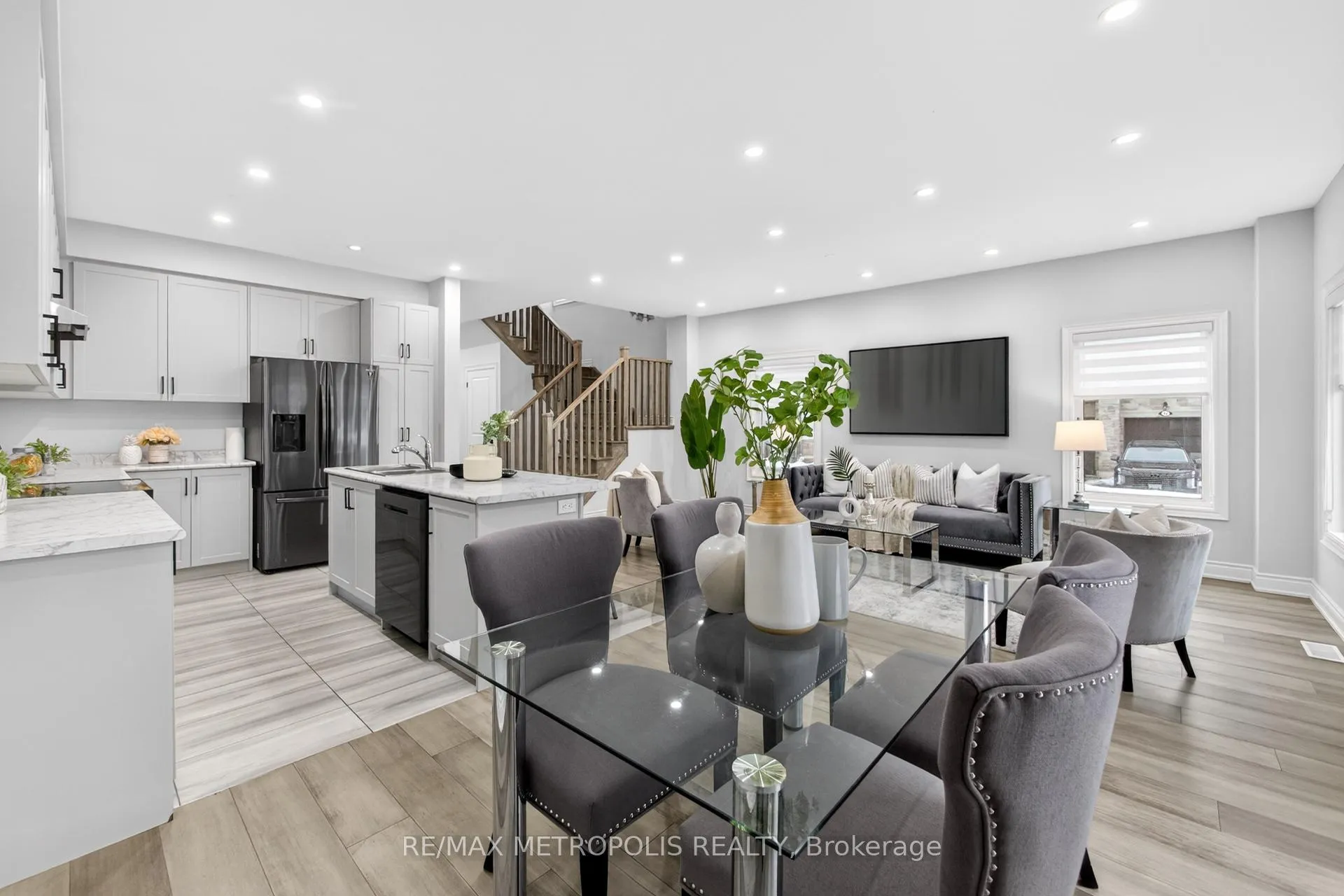 Photo 16 of 32 Ballinger Way, Uxbridge — HOMEH