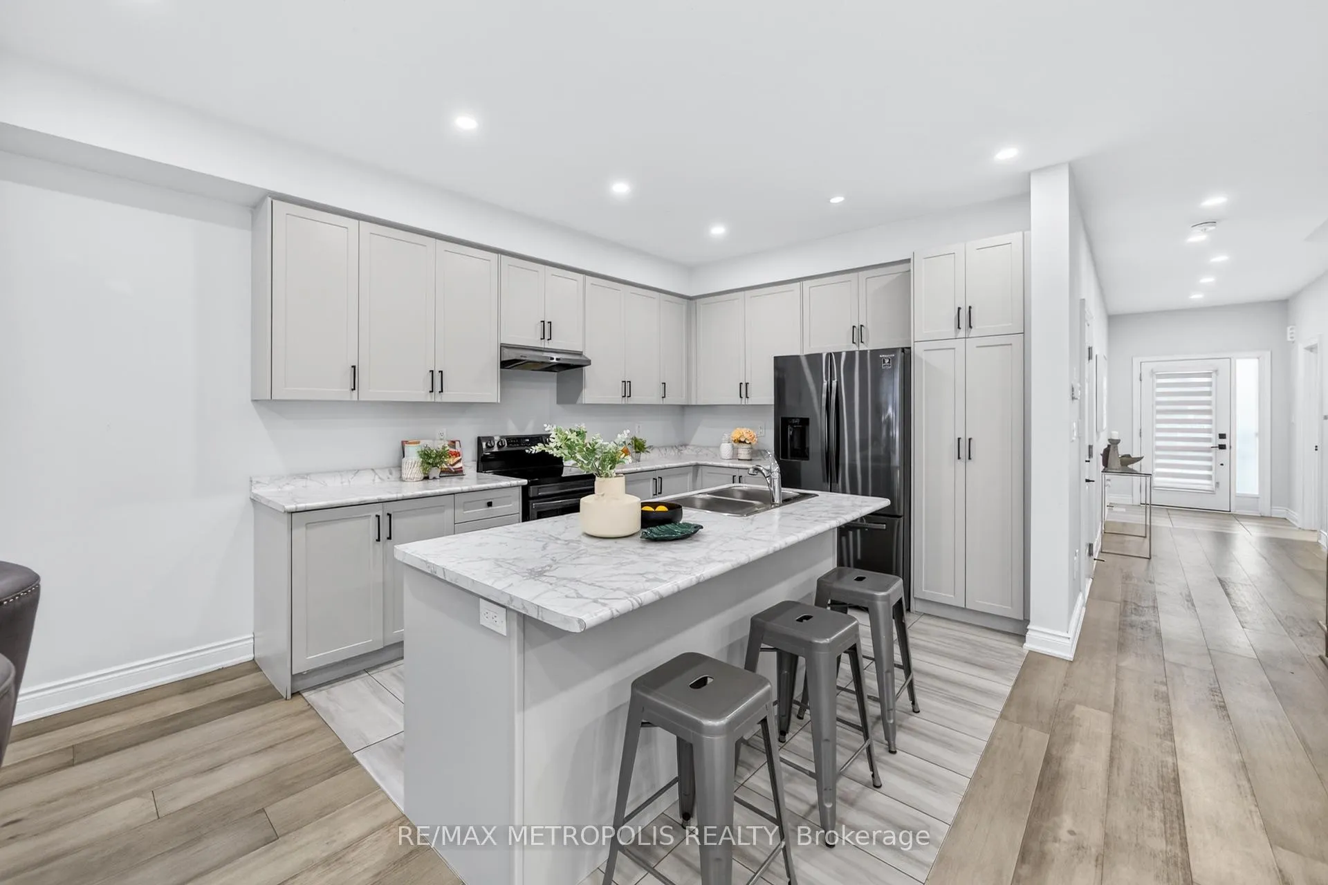 Photo 17 of 32 Ballinger Way, Uxbridge — HOMEH