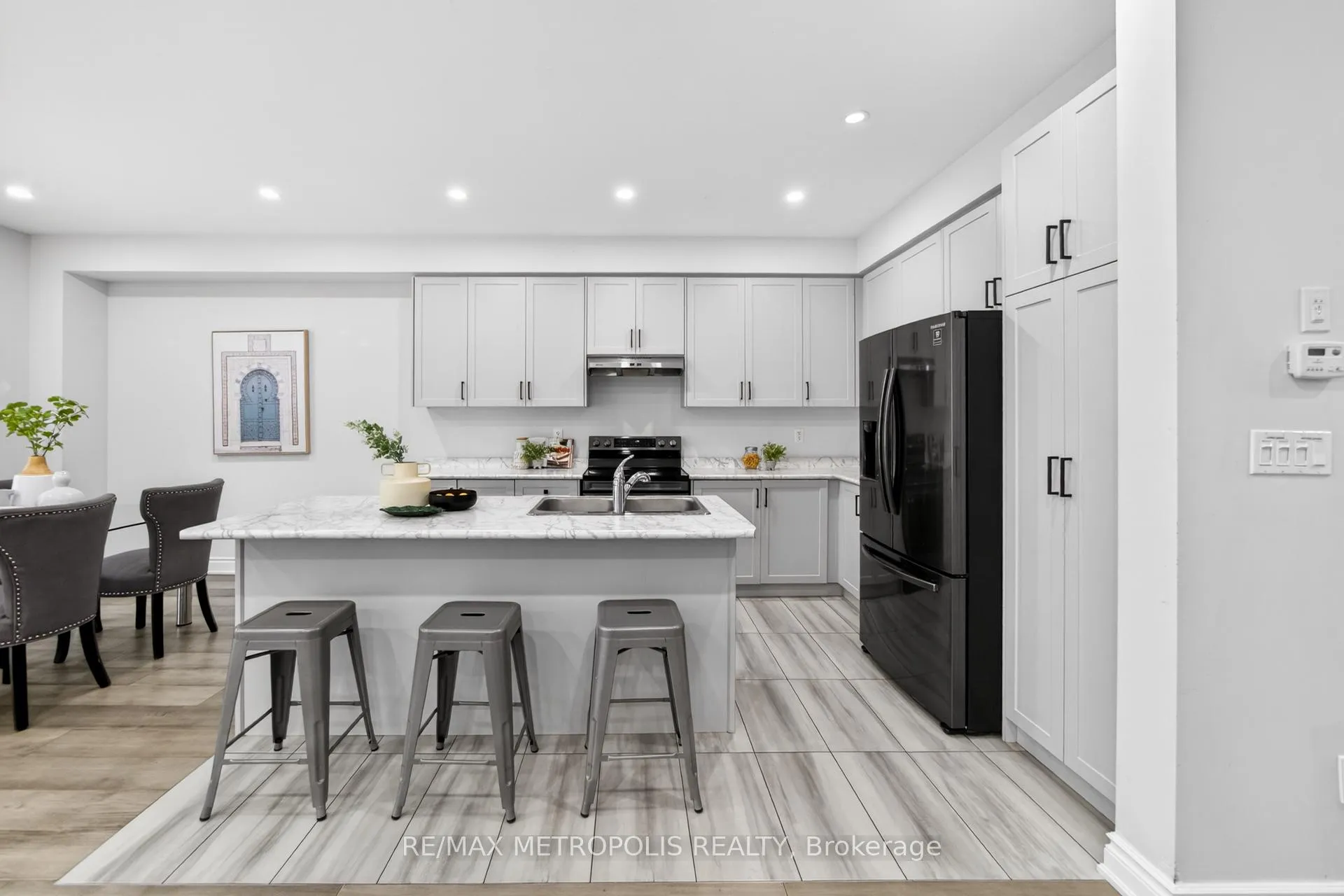 Photo 18 of 32 Ballinger Way, Uxbridge — HOMEH