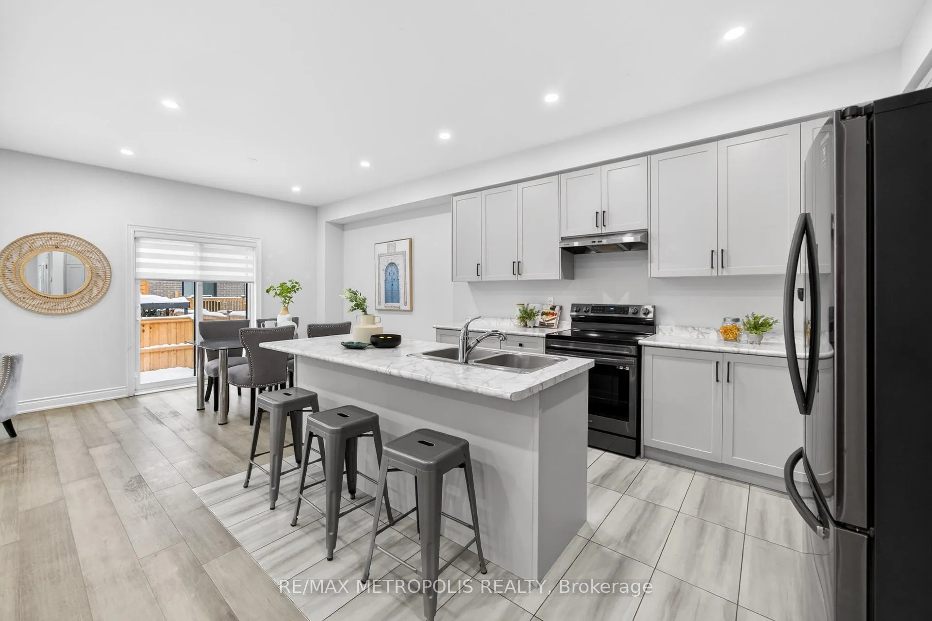 Photo 19 of 32 Ballinger Way, Uxbridge — HOMEH