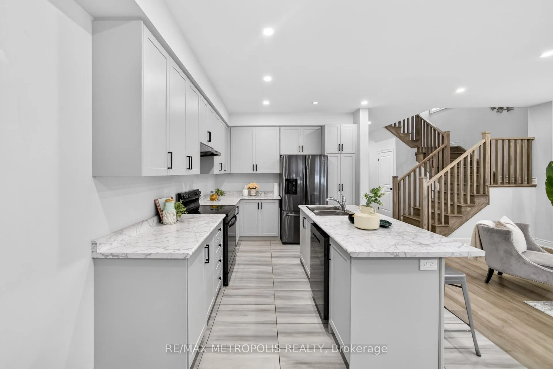 Photo 20 of 32 Ballinger Way, Uxbridge — HOMEH