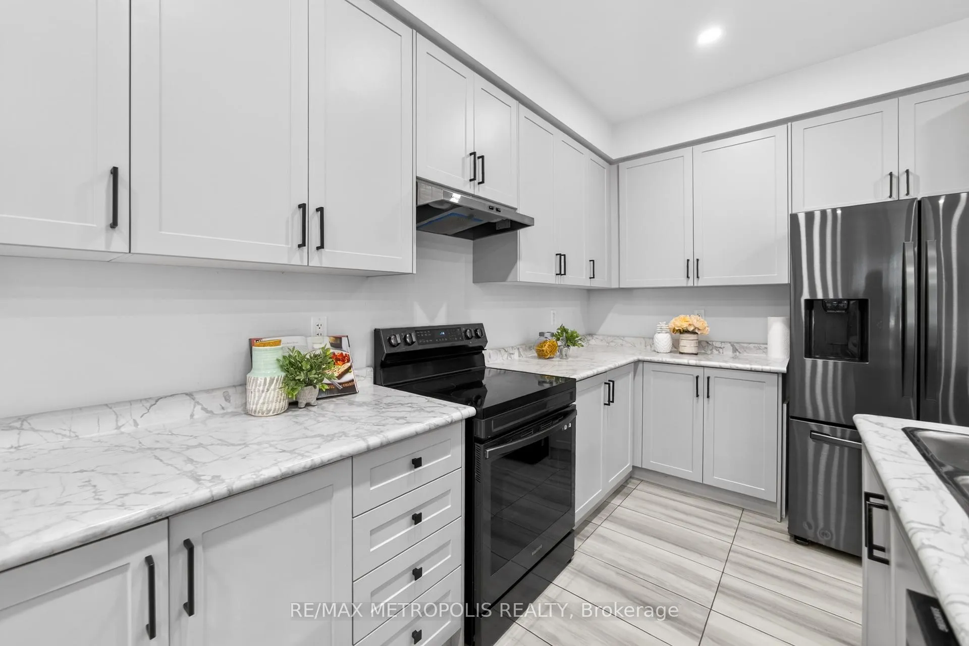 Photo 21 of 32 Ballinger Way, Uxbridge — HOMEH