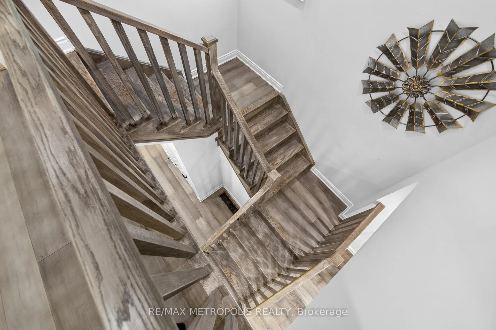 Photo 23 of 32 Ballinger Way, Uxbridge — HOMEH