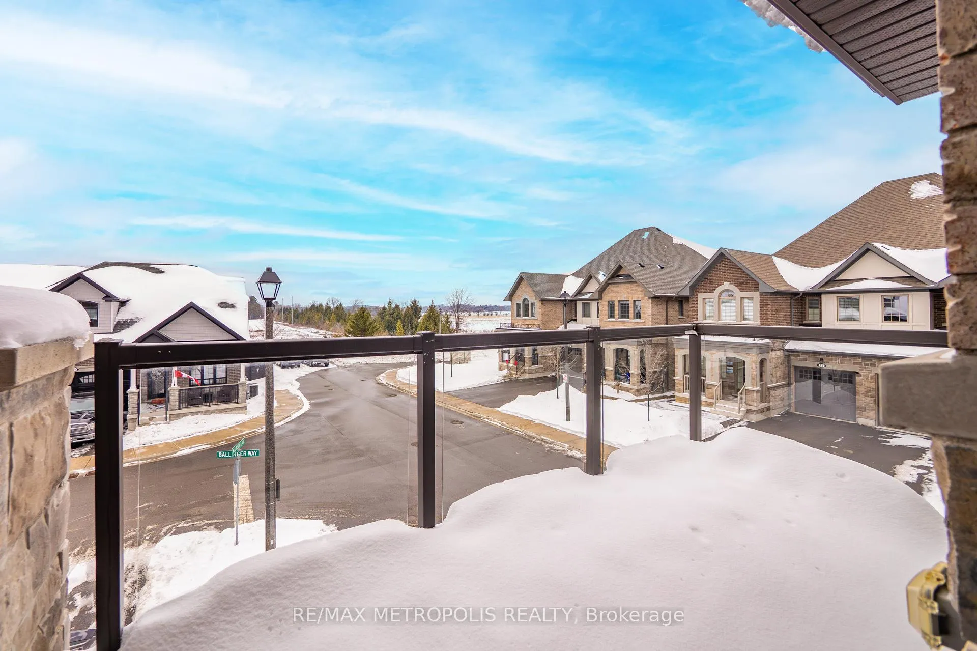 Photo 28 of 32 Ballinger Way, Uxbridge — HOMEH