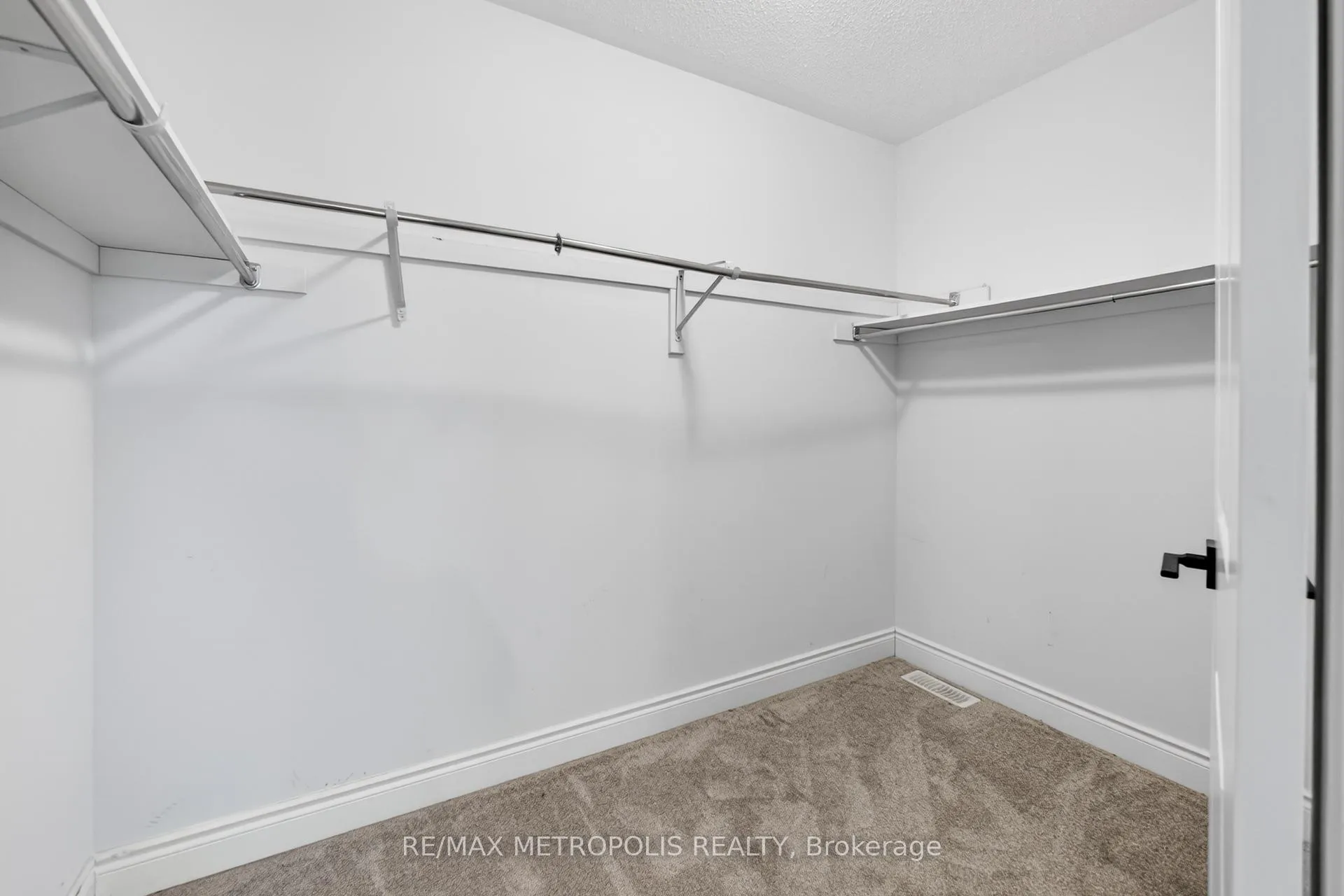 Photo 29 of 32 Ballinger Way, Uxbridge — HOMEH