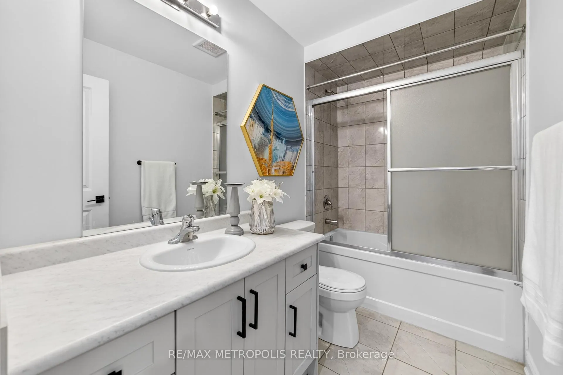 Photo 43 of 32 Ballinger Way, Uxbridge — HOMEH