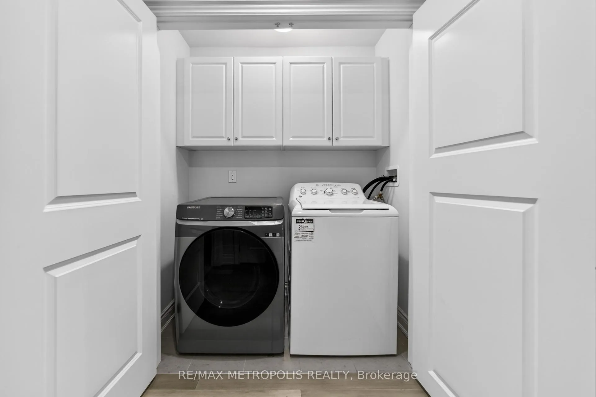 Photo 45 of 32 Ballinger Way, Uxbridge — HOMEH