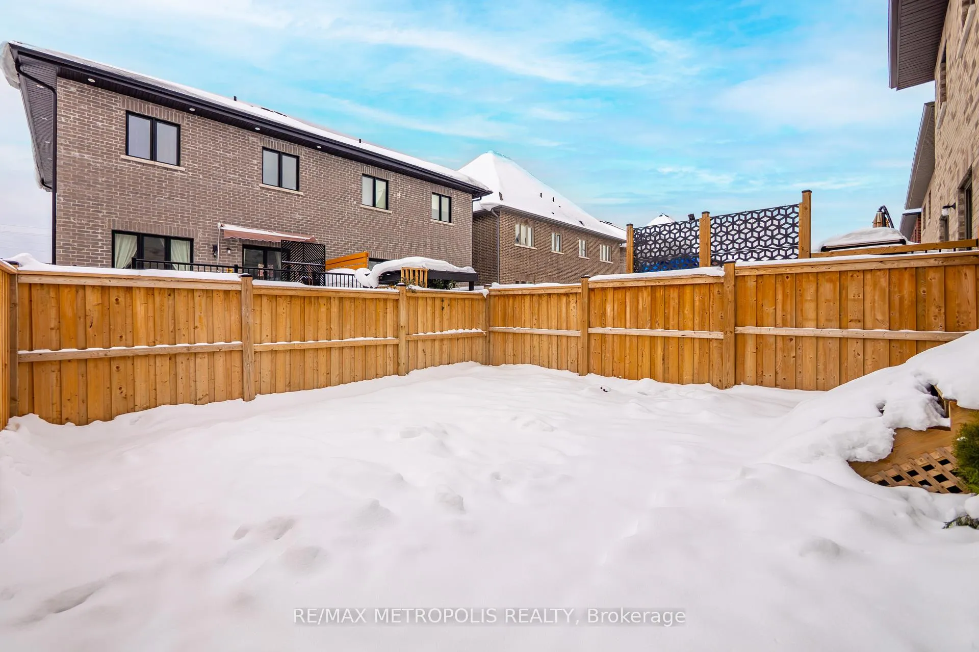 Photo 49 of 32 Ballinger Way, Uxbridge — HOMEH