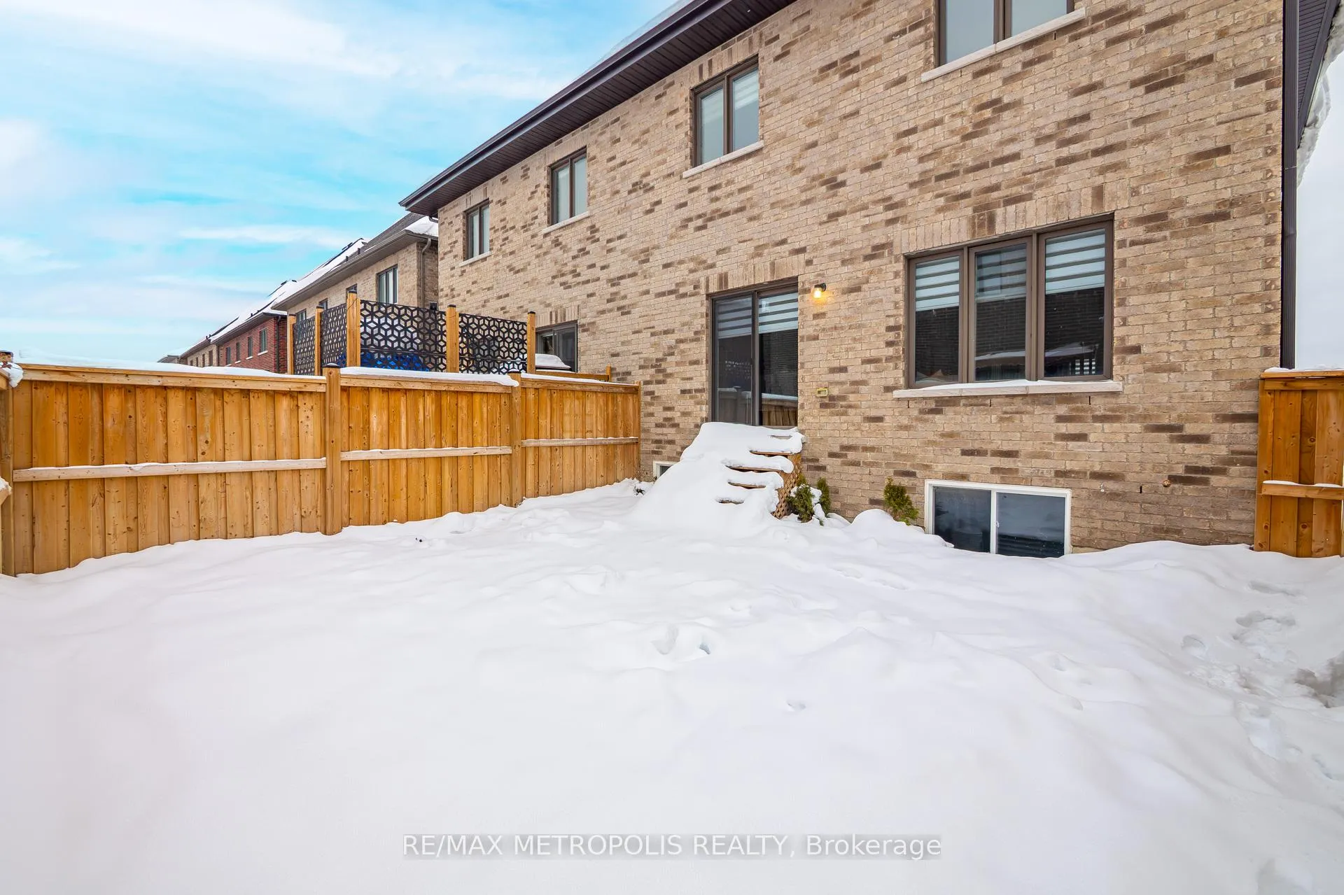 Photo 50 of 32 Ballinger Way, Uxbridge — HOMEH
