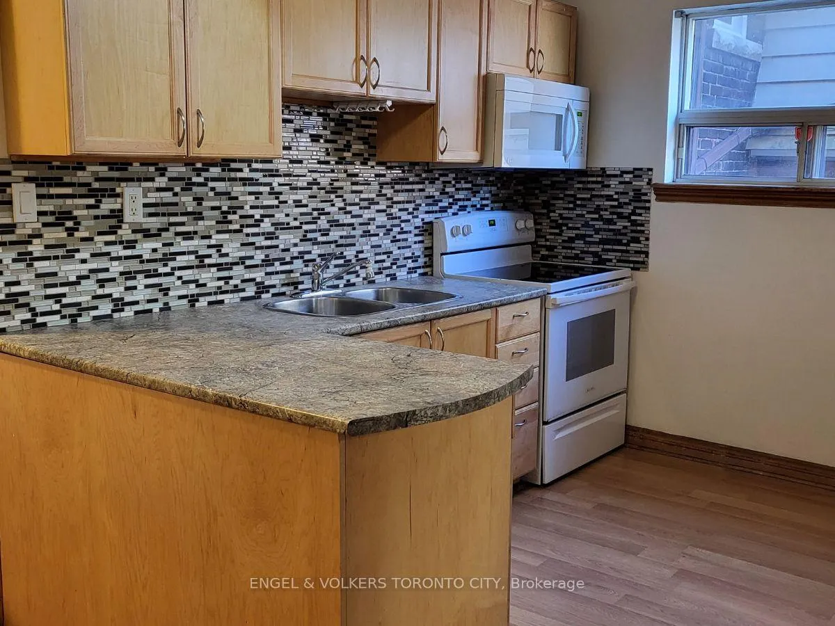 Photo 2 of Unit Main & Bsmt, 10 Bloomfield Avenue, Toronto, South Riverdale — HOMEH