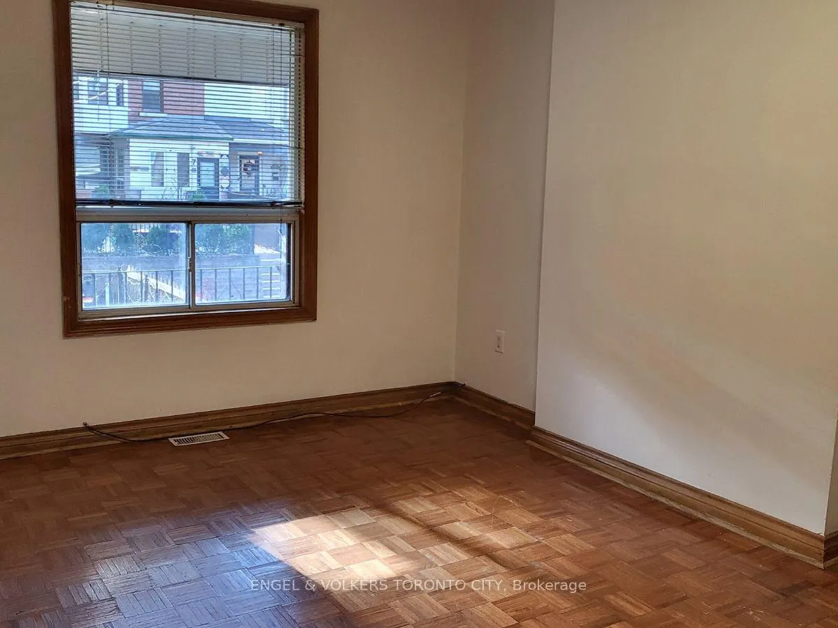 Photo 4 of Unit Main & Bsmt, 10 Bloomfield Avenue, Toronto, South Riverdale — HOMEH