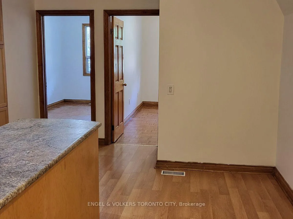 Photo 8 of Unit Main & Bsmt, 10 Bloomfield Avenue, Toronto, South Riverdale — HOMEH