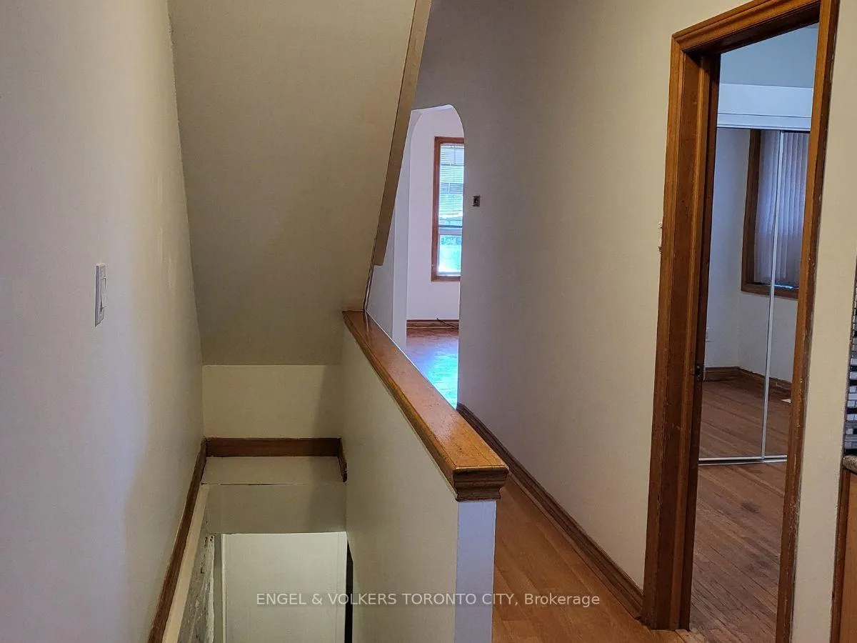 Photo 9 of Unit Main & Bsmt, 10 Bloomfield Avenue, Toronto, South Riverdale — HOMEH
