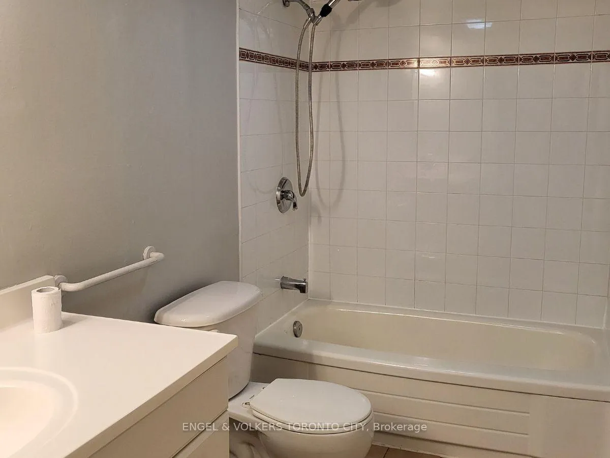 Photo 11 of Unit Main & Bsmt, 10 Bloomfield Avenue, Toronto, South Riverdale — HOMEH