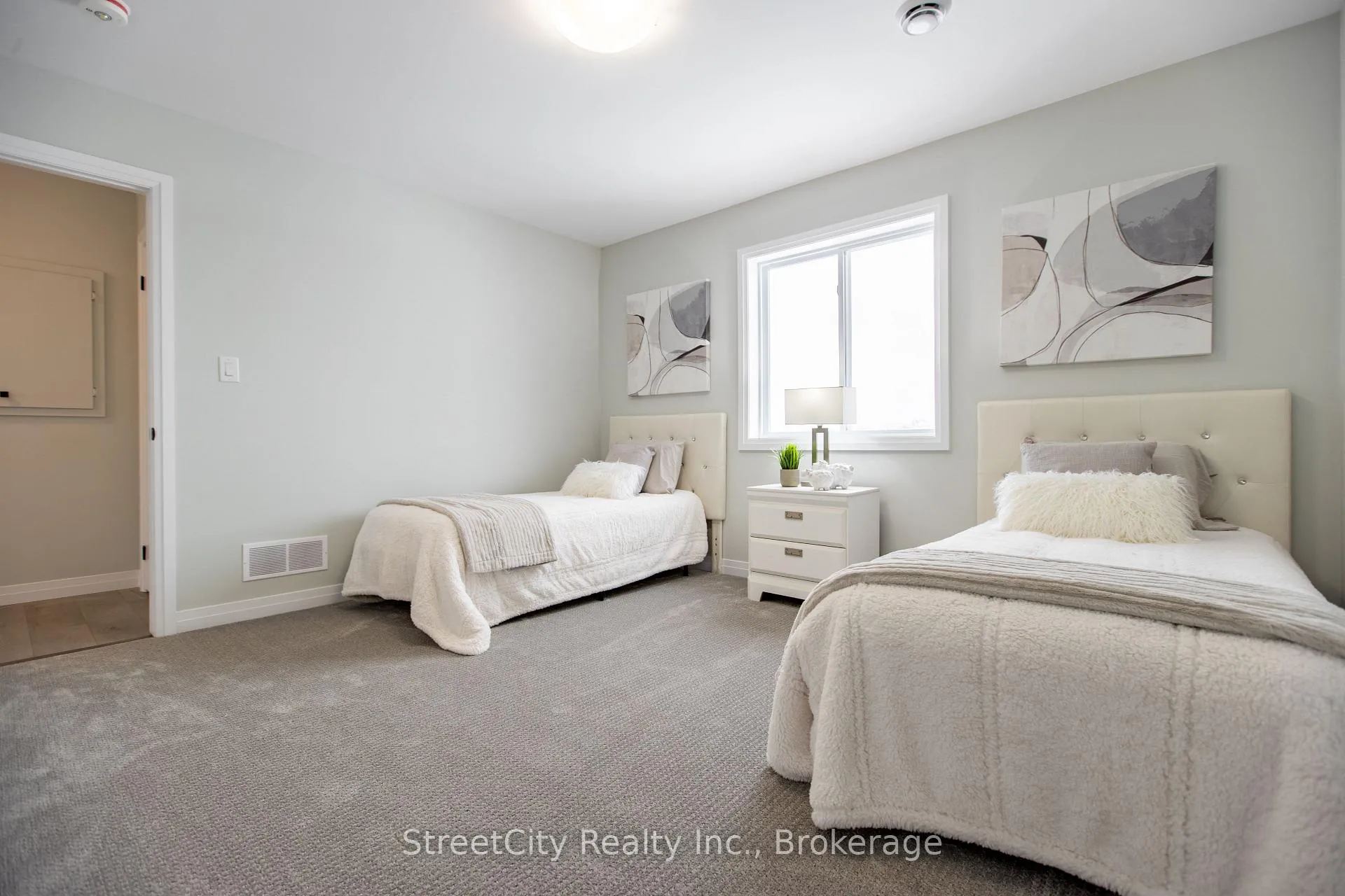 Photo 9 of 2236 Line 34, Perth East, Shakespeare — HOMEH