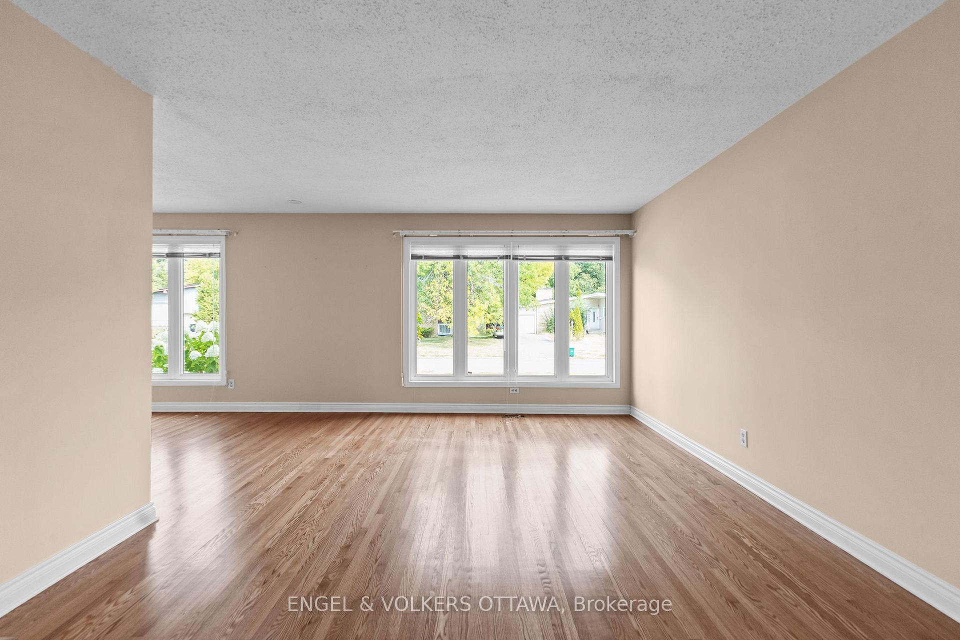 Photo 11 of 28 Parker Avenue, Ottawa, Meadowlands/Crestview — HOMEH