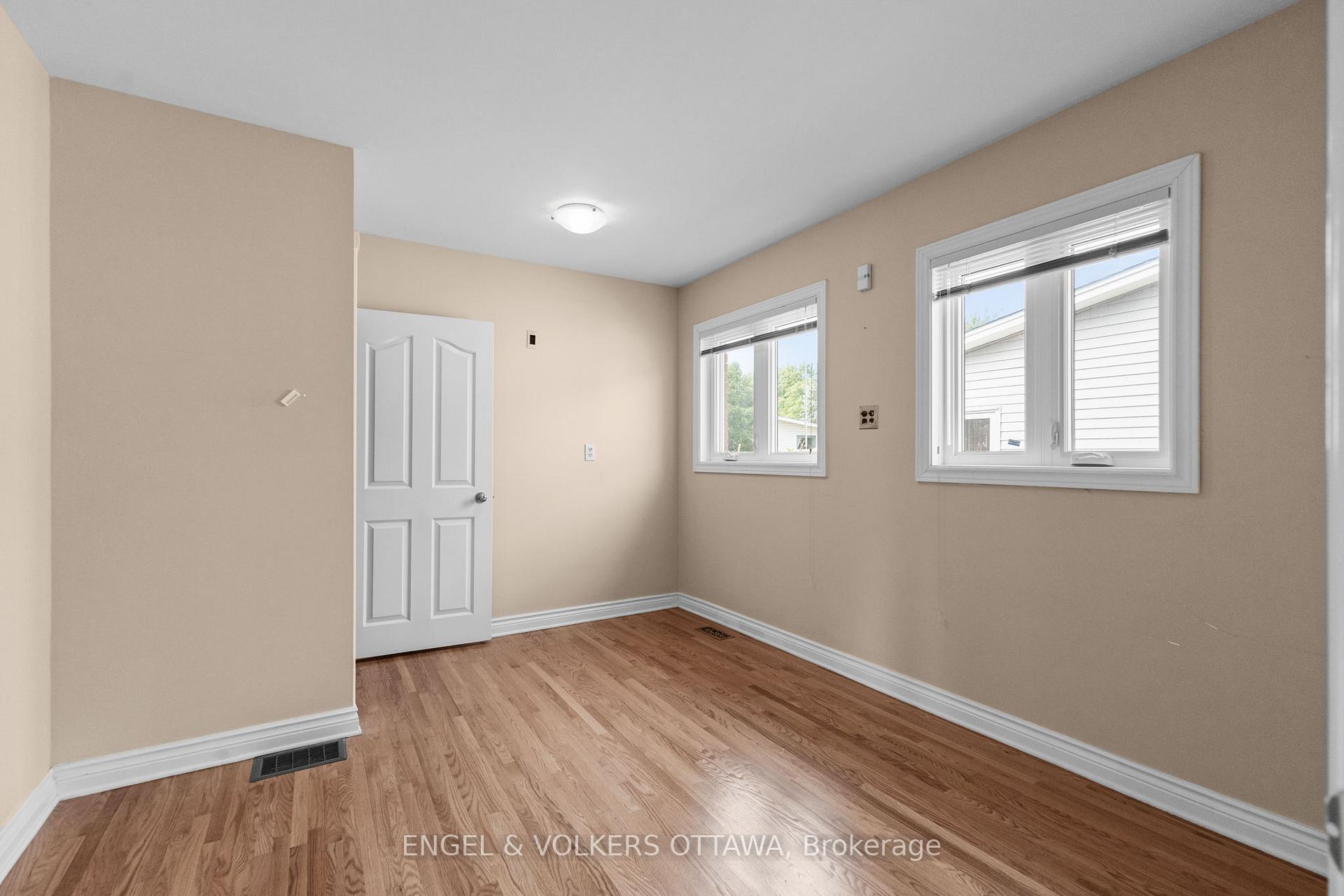 Photo 14 of 28 Parker Avenue, Ottawa, Meadowlands/Crestview — HOMEH