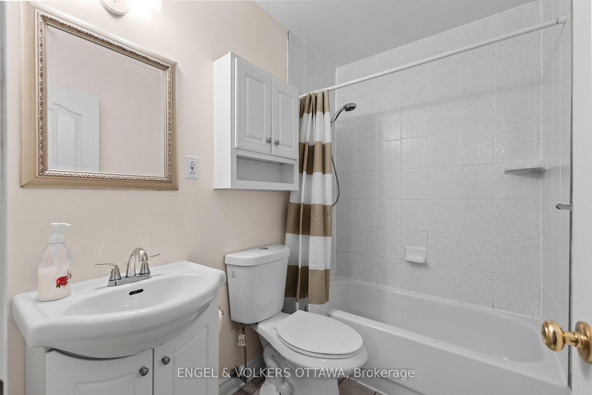 Photo 16 of 28 Parker Avenue, Ottawa, Meadowlands/Crestview — HOMEH