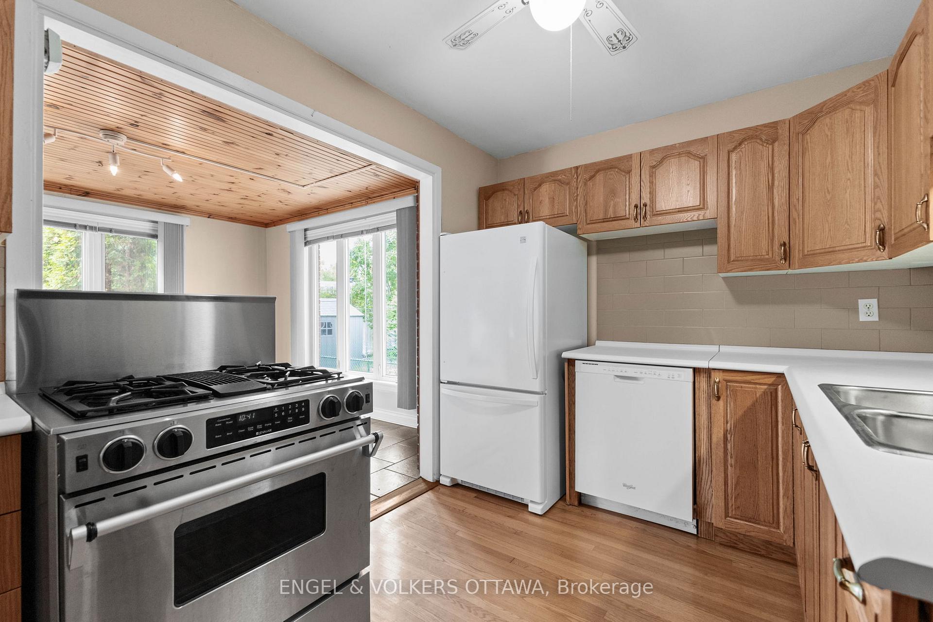 Photo 17 of 28 Parker Avenue, Ottawa, Meadowlands/Crestview — HOMEH