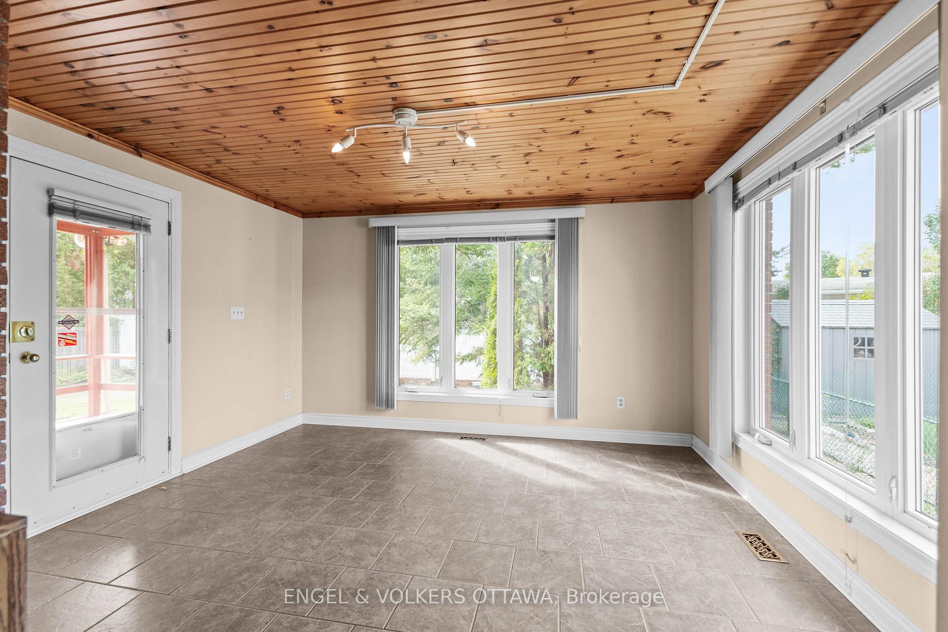 Photo 20 of 28 Parker Avenue, Ottawa, Meadowlands/Crestview — HOMEH