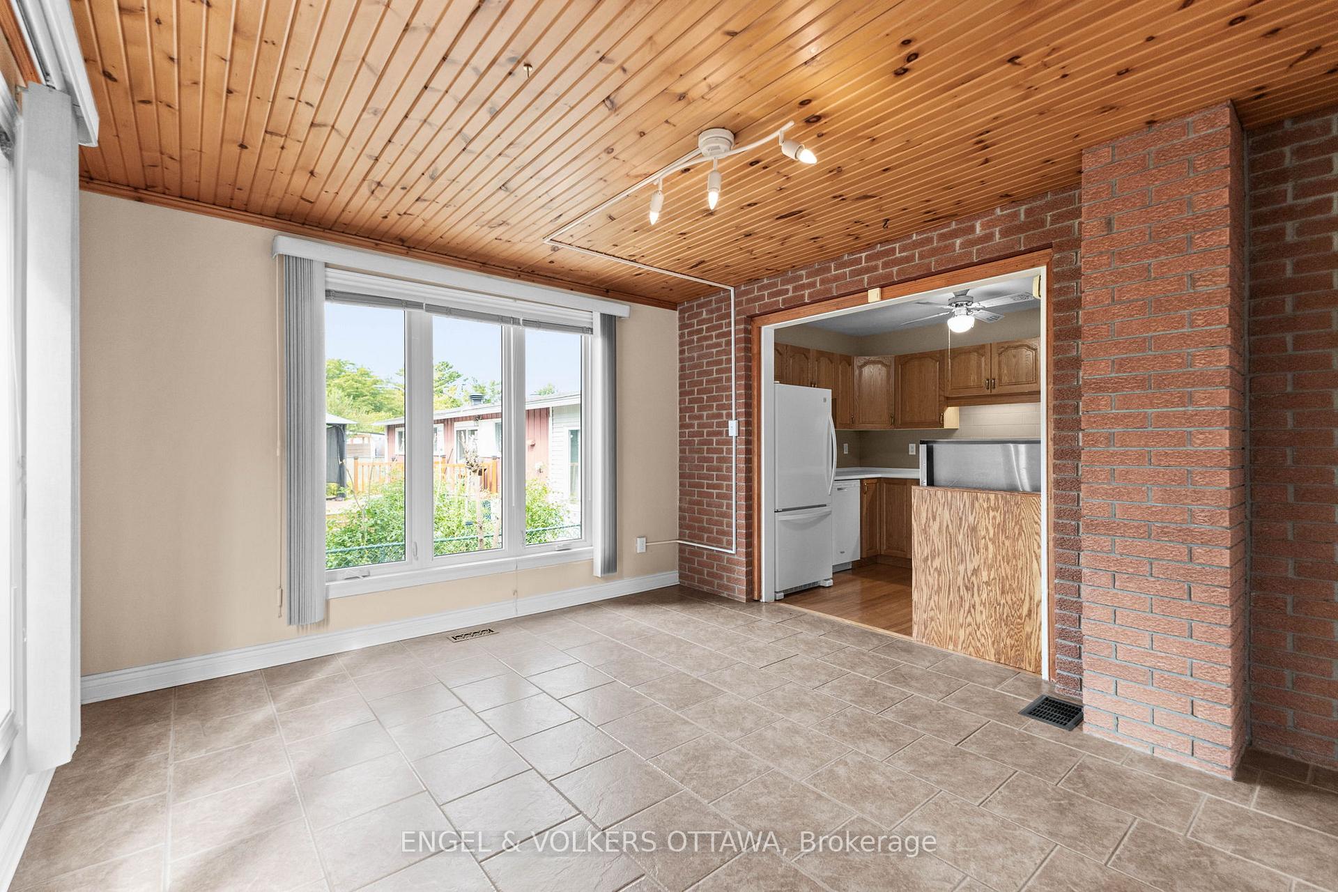 Photo 22 of 28 Parker Avenue, Ottawa, Meadowlands/Crestview — HOMEH