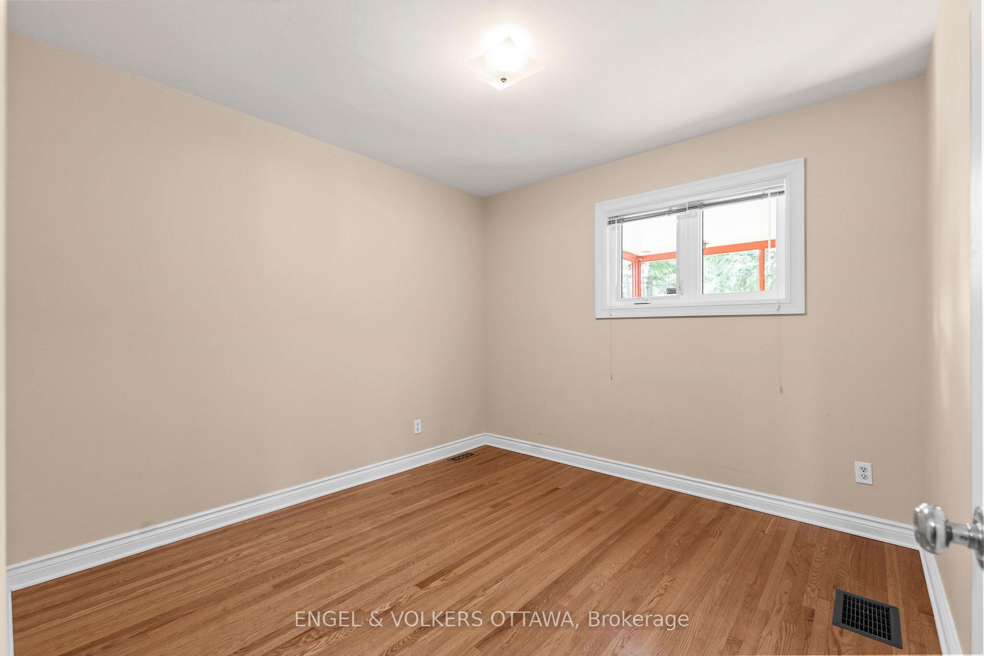 Photo 24 of 28 Parker Avenue, Ottawa, Meadowlands/Crestview — HOMEH