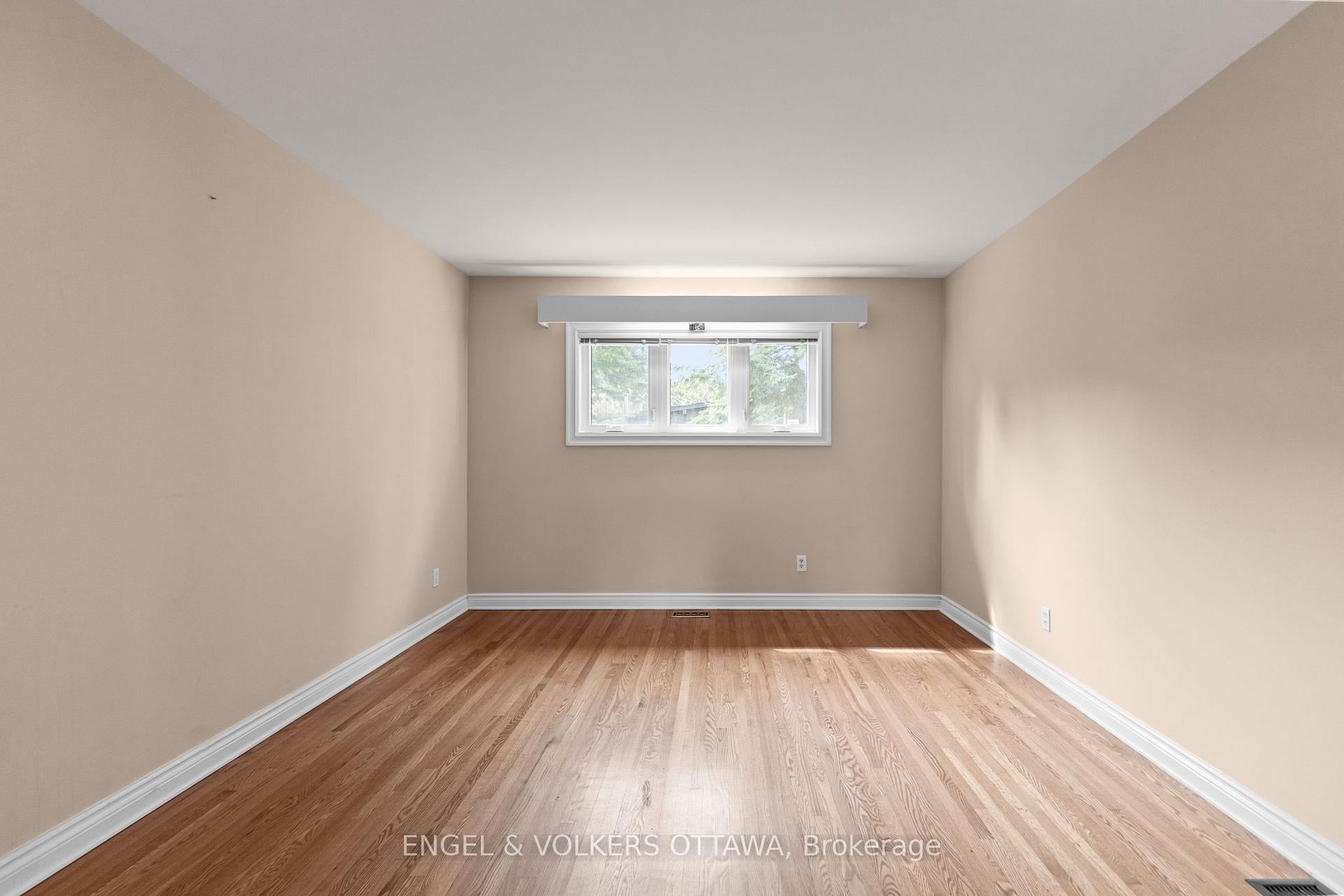 Photo 26 of 28 Parker Avenue, Ottawa, Meadowlands/Crestview — HOMEH