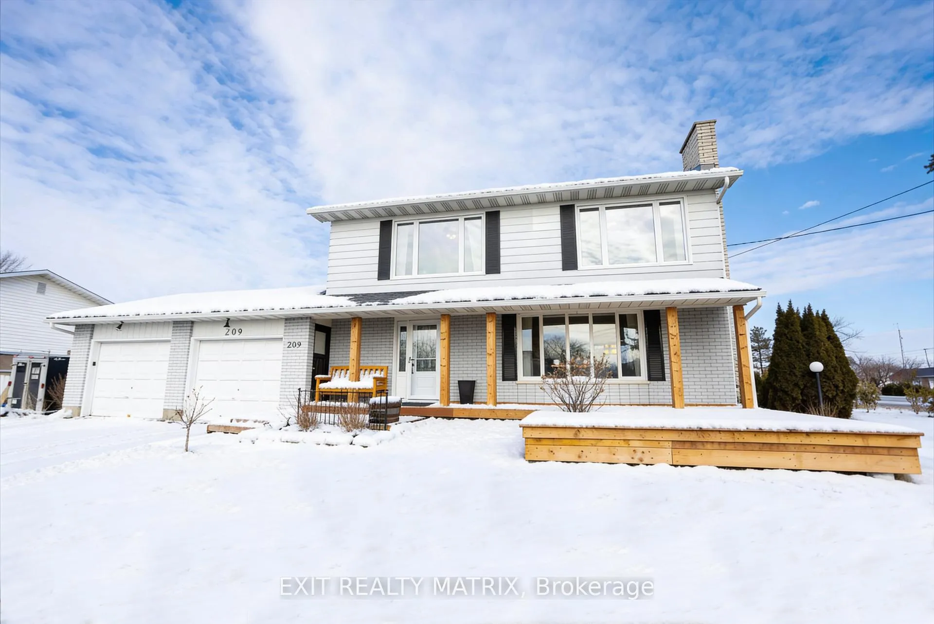Front of 209 Queen Street W