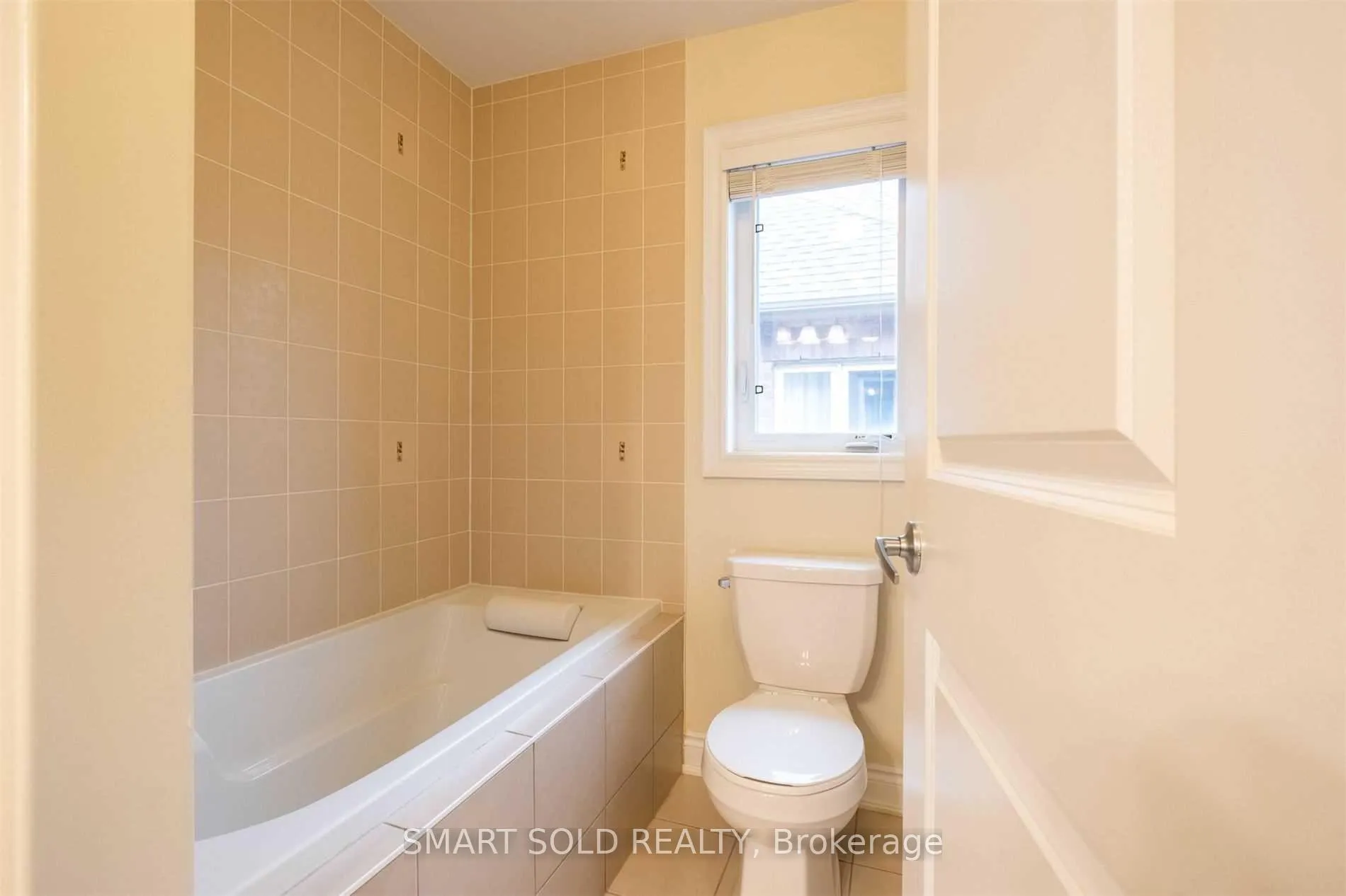 Photo 13 of 49 Garyscholl Road, Vaughan, Vellore Village — HOMEH