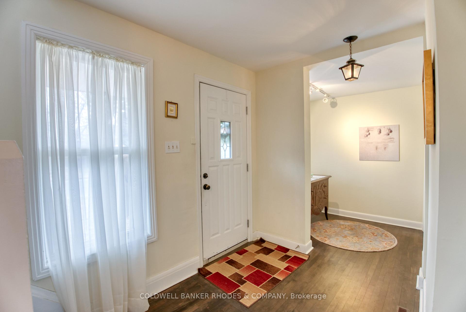 Photo 2 of 25 Farnham Crescent, Ottawa, Manor Park — HOMEH