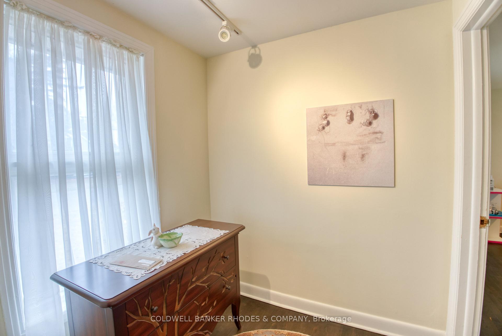 Photo 3 of 25 Farnham Crescent, Ottawa, Manor Park — HOMEH