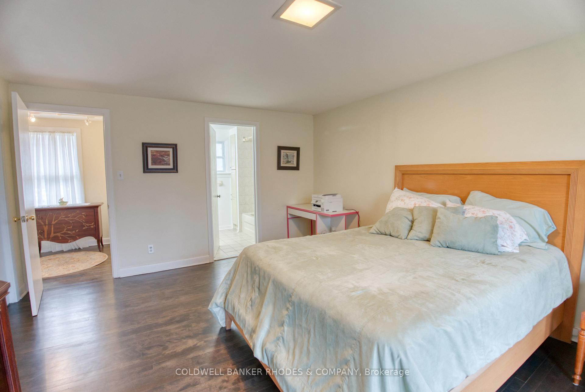 Photo 10 of 25 Farnham Crescent, Ottawa, Manor Park — HOMEH