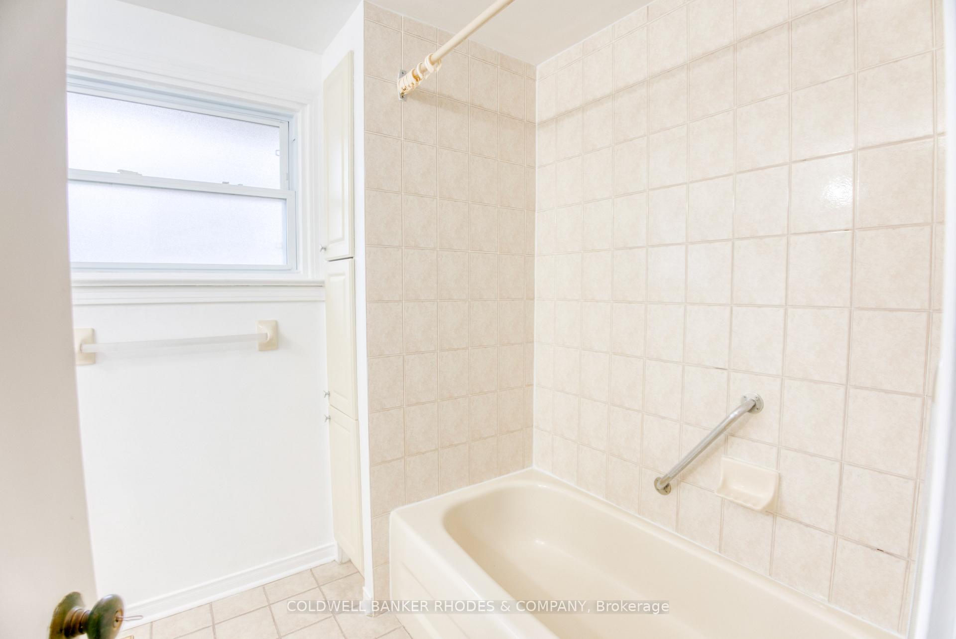 Photo 12 of 25 Farnham Crescent, Ottawa, Manor Park — HOMEH