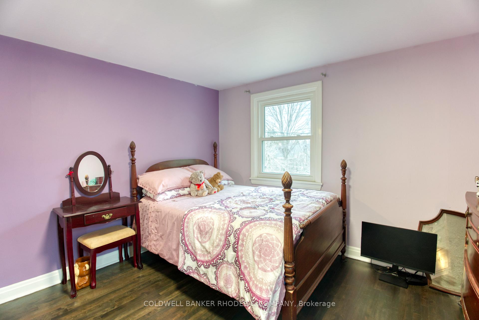 Photo 13 of 25 Farnham Crescent, Ottawa, Manor Park — HOMEH