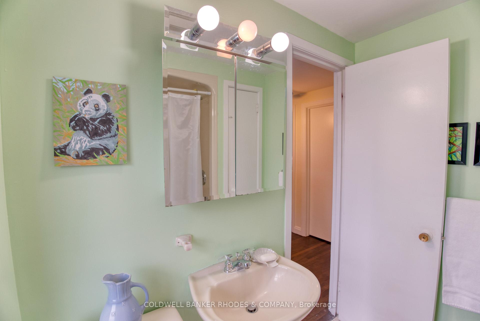 Photo 17 of 25 Farnham Crescent, Ottawa, Manor Park — HOMEH