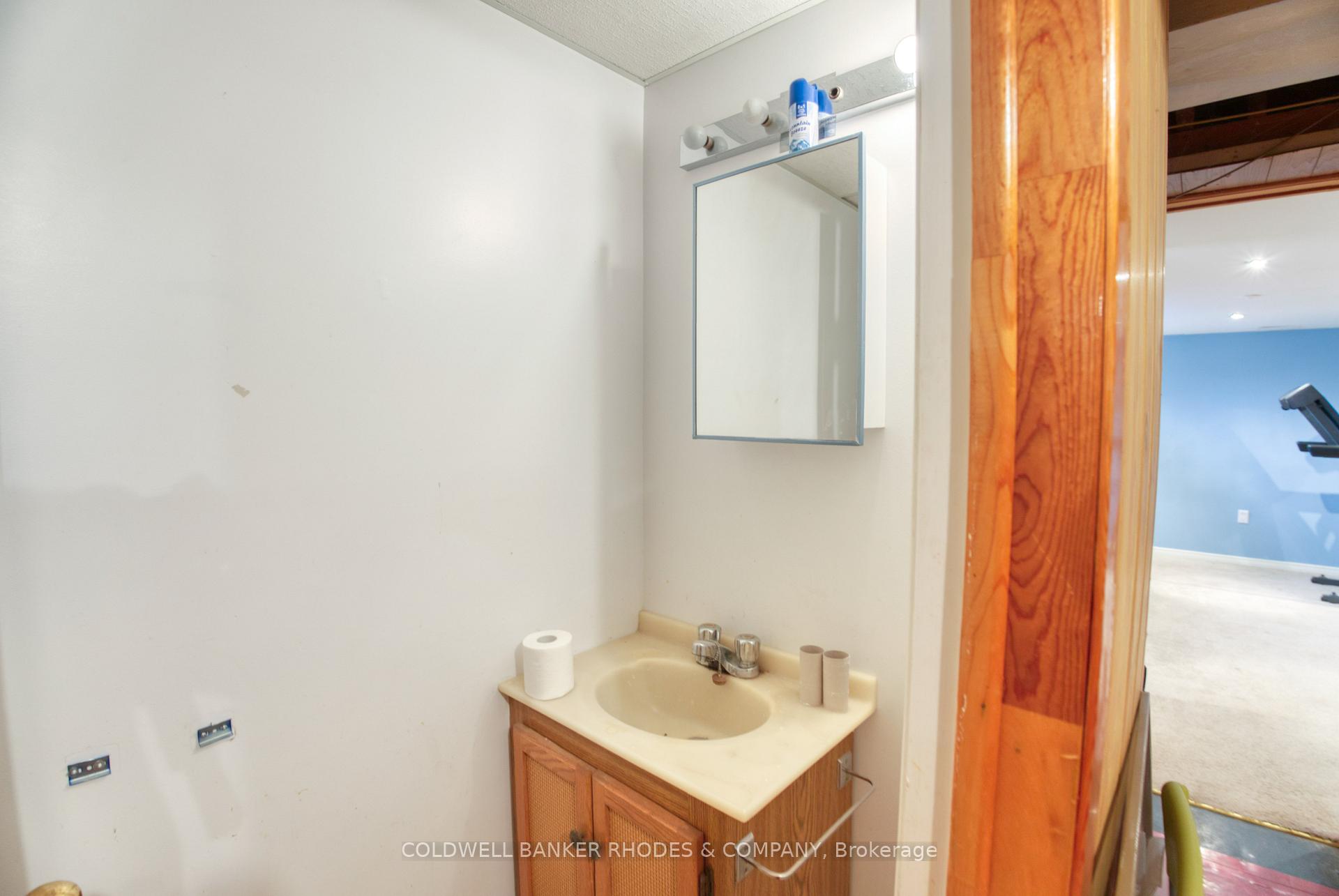 Photo 19 of 25 Farnham Crescent, Ottawa, Manor Park — HOMEH