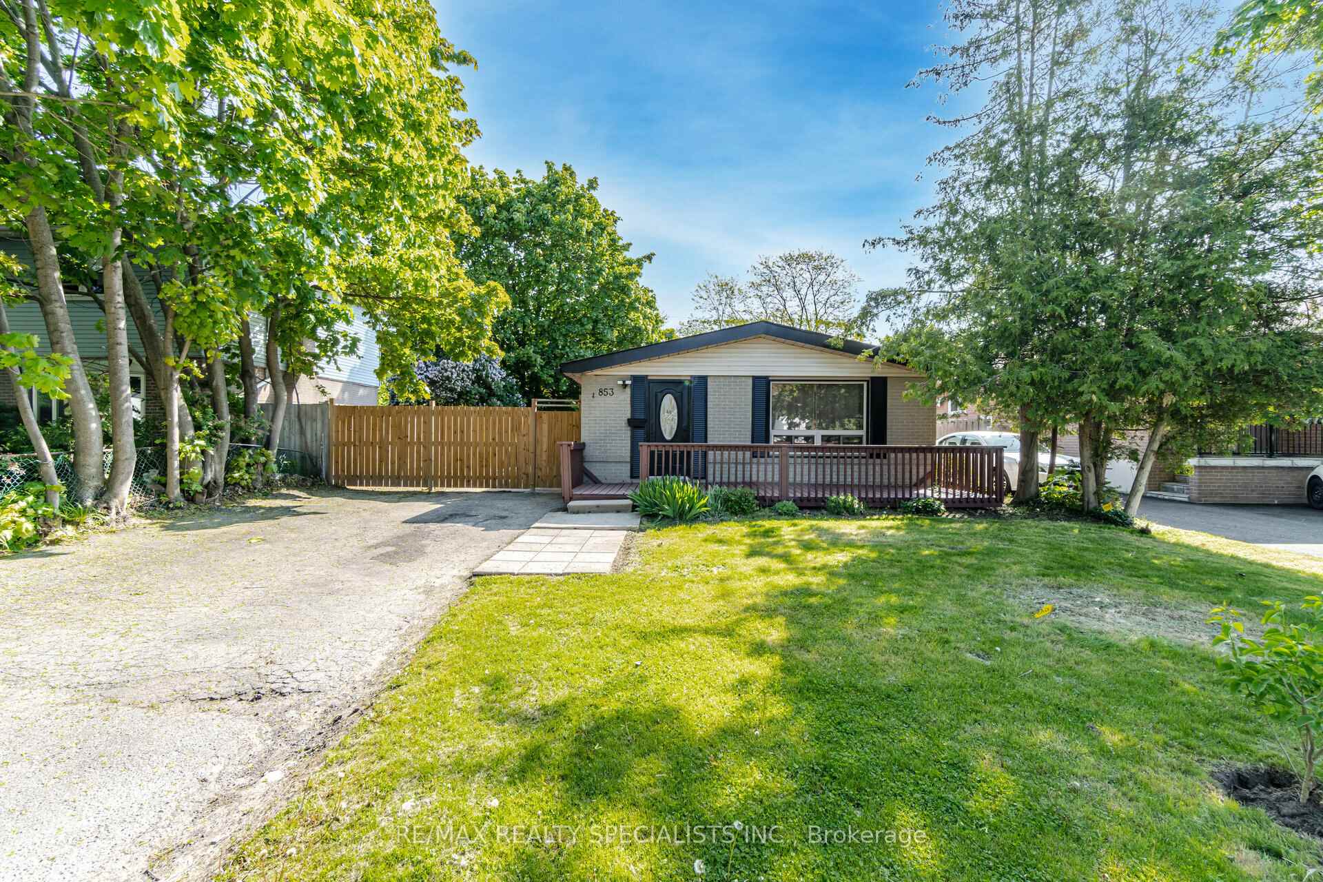 Photo 2 of 853 Bem Avenue, Pickering, Bay Ridges — HOMEH